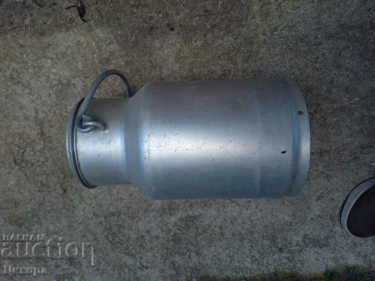 Auction ALUMINUM GUM MILK CONTAINER Auction ALUMINUM GUM MILK CONTAINER
