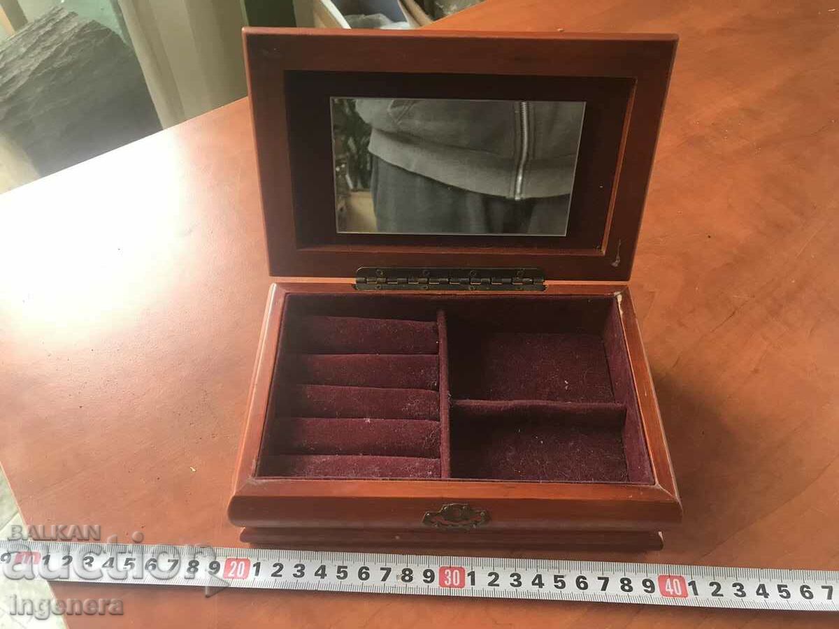 WOODEN FABRIC MIRROR BOX FOR LADIES with price 14.00 BGN | € 7.16 WOODEN FABRIC MIRROR BOX FOR LADIES with price 14.00 BGN | € 7.16