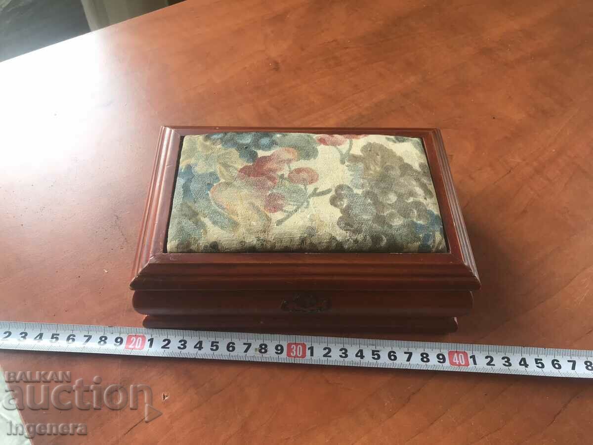 Delivery of WOODEN FABRIC MIRROR BOX FOR LADIES Delivery of WOODEN FABRIC MIRROR BOX FOR LADIES