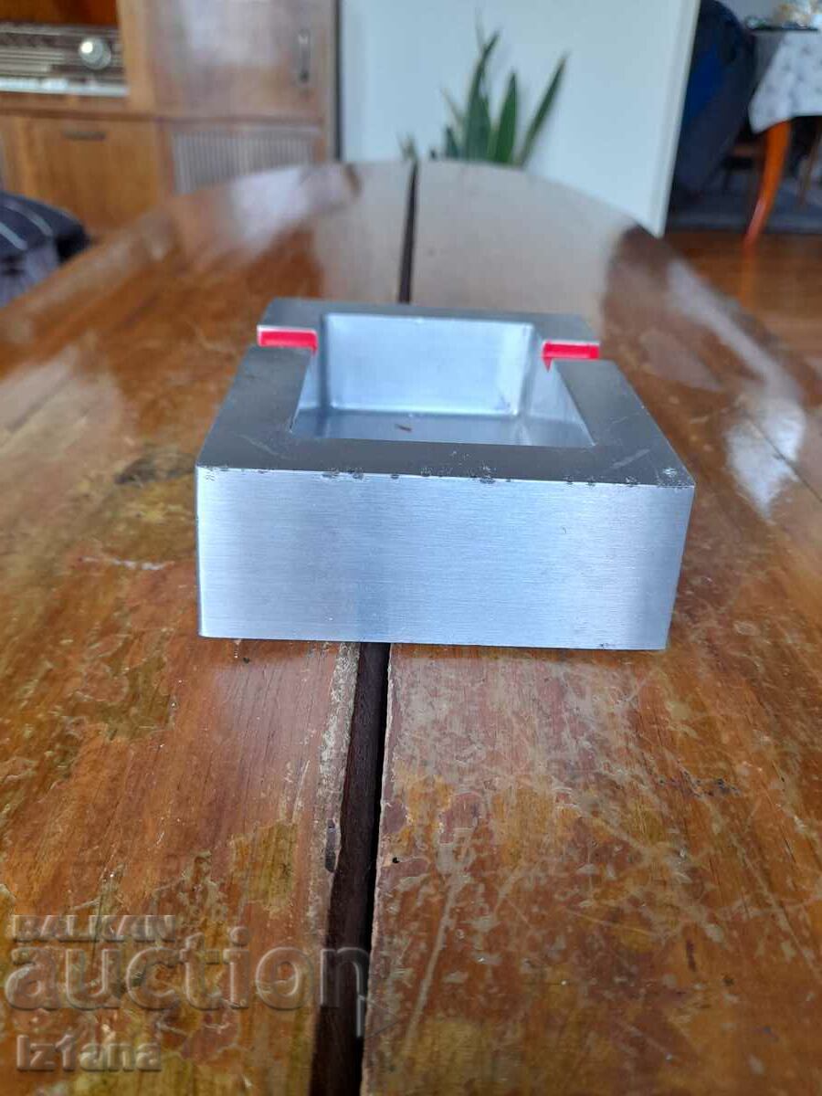 Old Marlboro ashtray with price 16.00 BGN | € 8.18