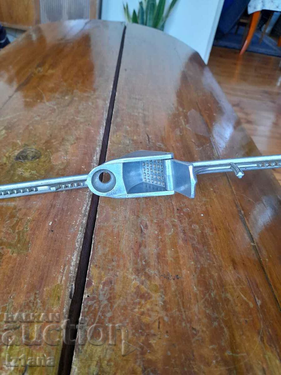 Old aluminum garlic press - 5 Old aluminum garlic press - 5