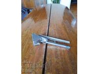 Presă veche de usturoi din aluminiu