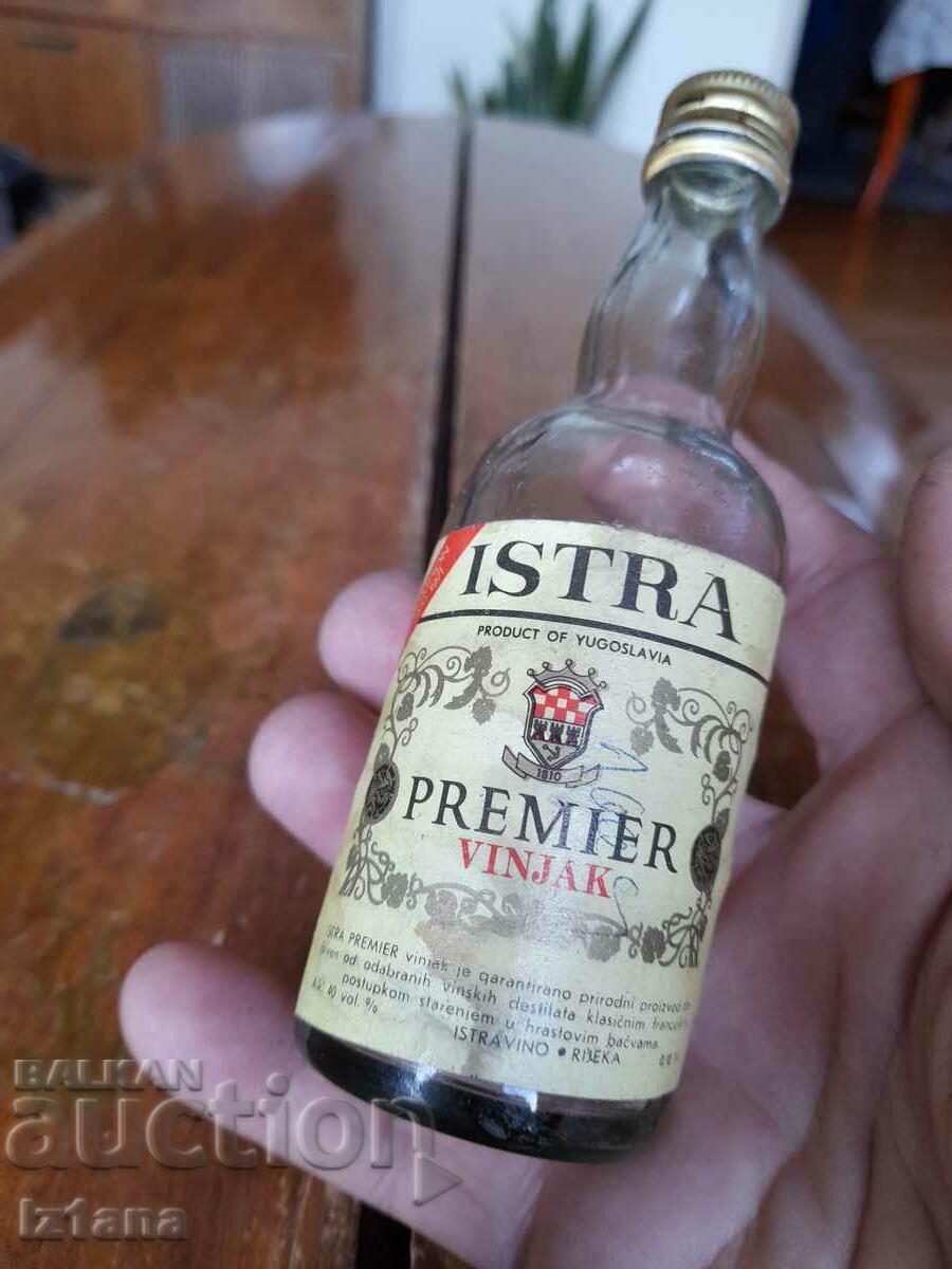 Доставка на Стара бутилка от коняк Istra Доставка на Стара бутилка от коняк Istra