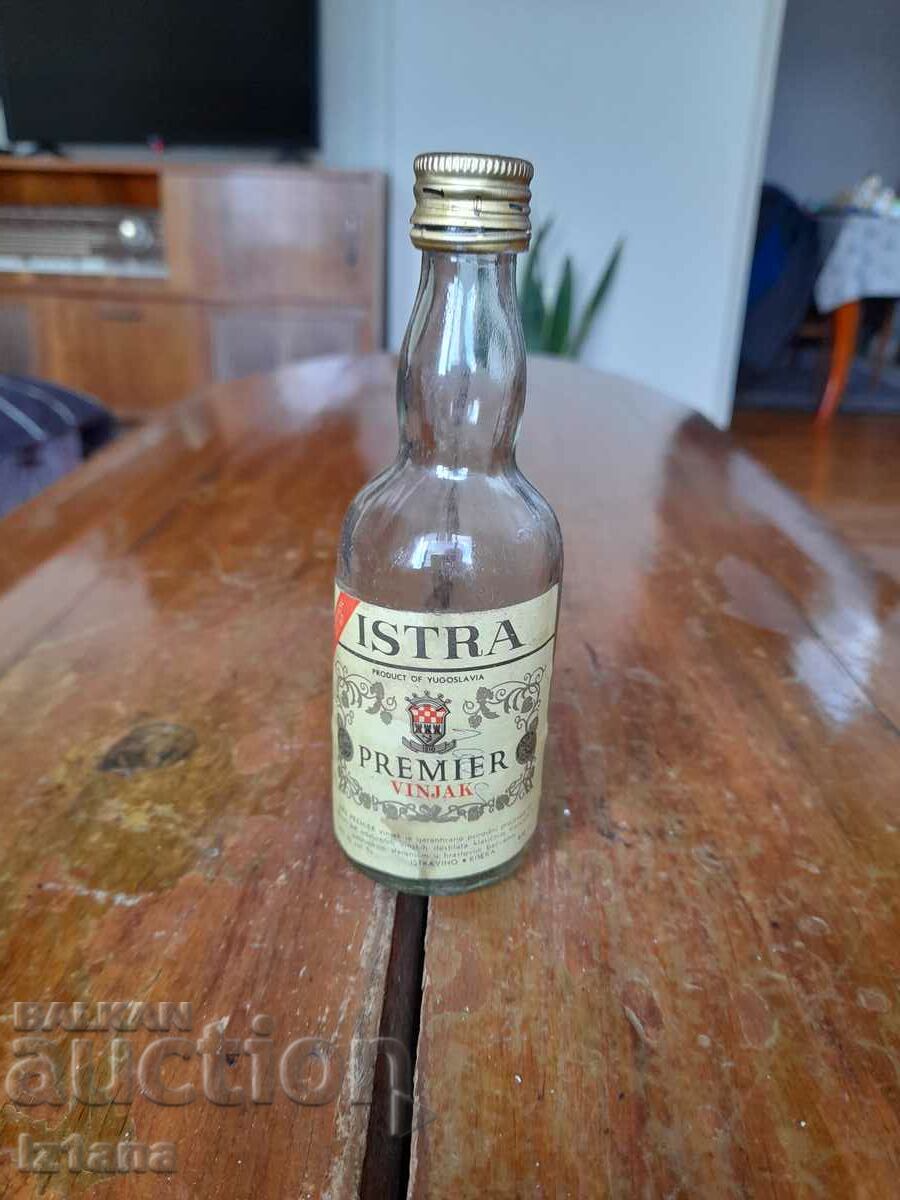 Стара бутилка от коняк Istra