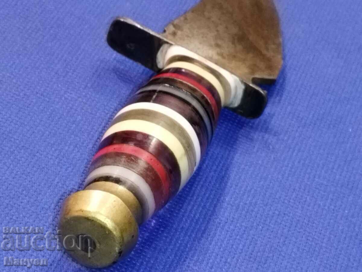 An old knife. - 6 An old knife. - 6