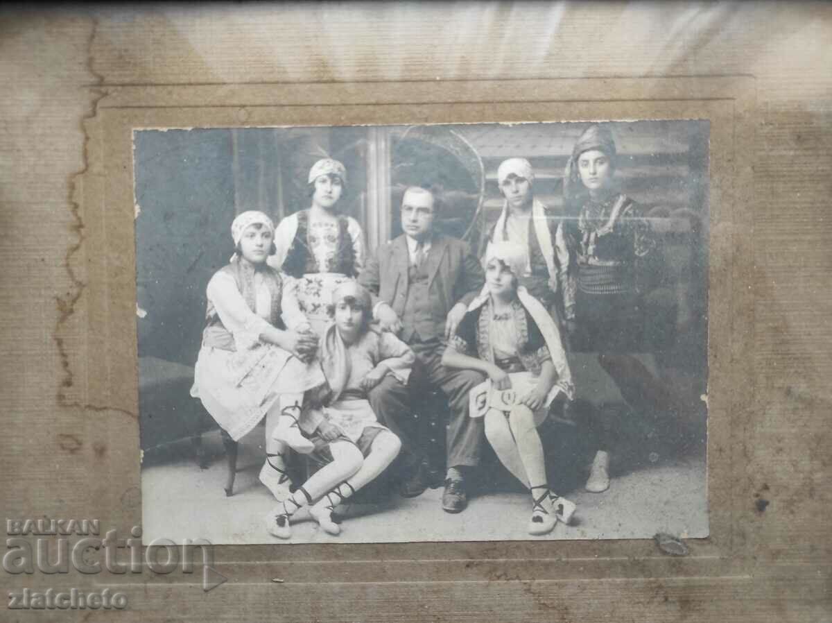 Old photo cardboard Kingdom of Bulgaria - with price 50.00 BGN | € 25.56 Old photo cardboard Kingdom of Bulgaria - with price 50.00 BGN | € 25.56