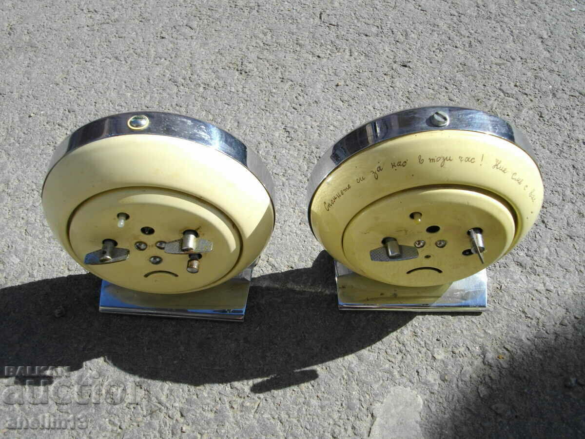 Delivery of LOT OF OLD CHINESE ALARM CLOCKS Delivery of LOT OF OLD CHINESE ALARM CLOCKS