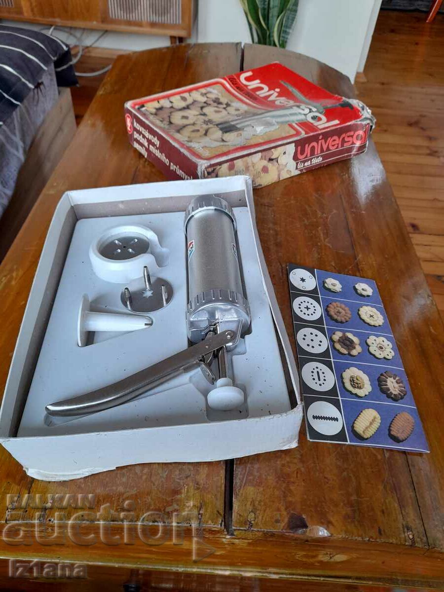 Old Universal syringe with price 60.00 BGN | € 30.68