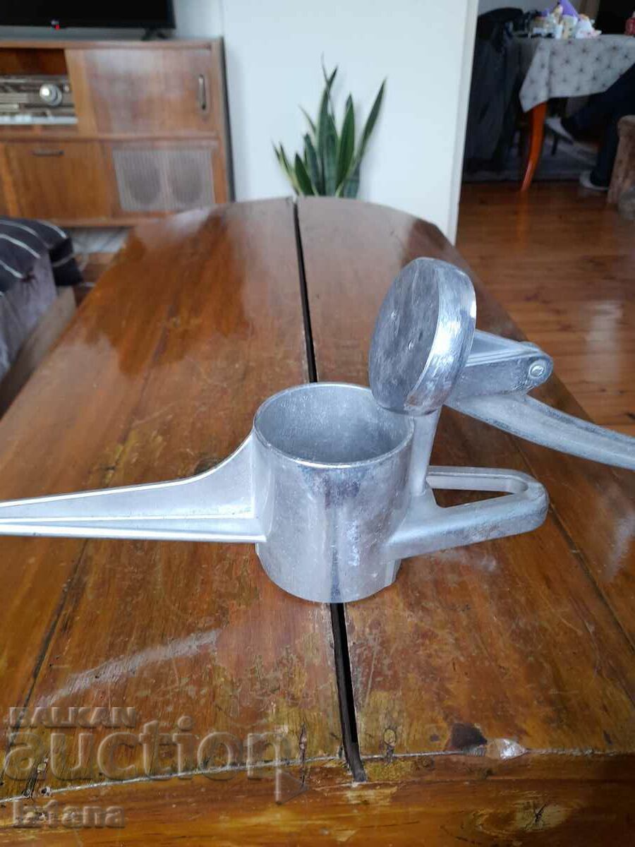 Delivery of Old potato press