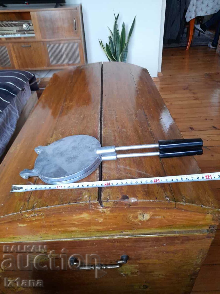 An old cake tin - 5 An old cake tin - 5