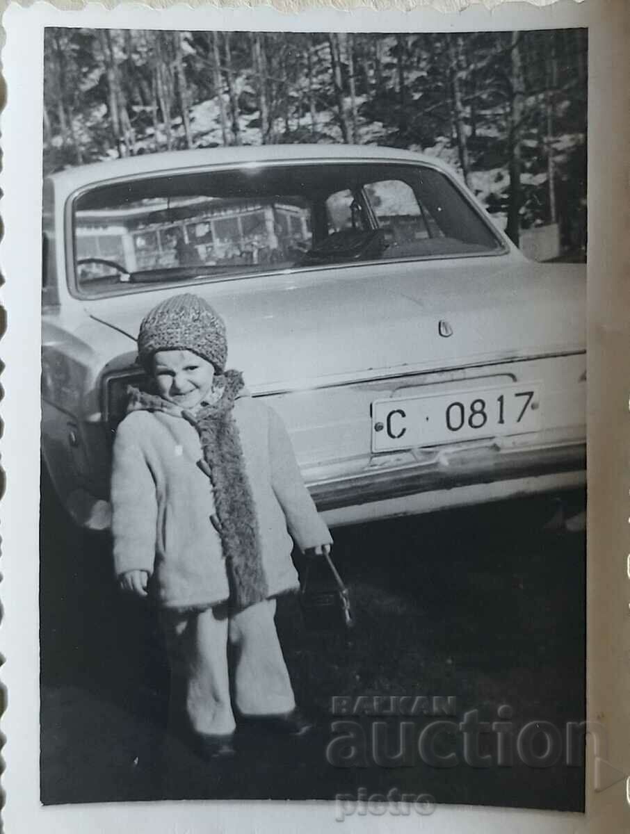 България Стара снимка фотография на малко момиченце зад ...