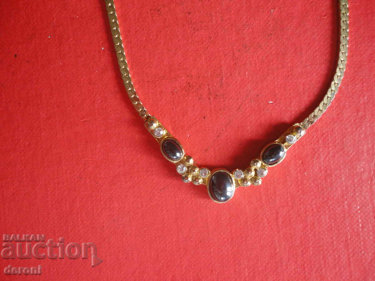 Colier uimitor placat cu aur cu 6 pietre cu preț 25.00 BGN | € 12.78 Colier uimitor placat cu aur cu 6 pietre cu preț 25.00 BGN | € 12.78