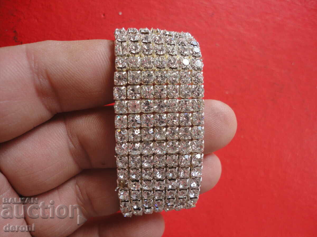 Delivery of Amazing bracelet with stones