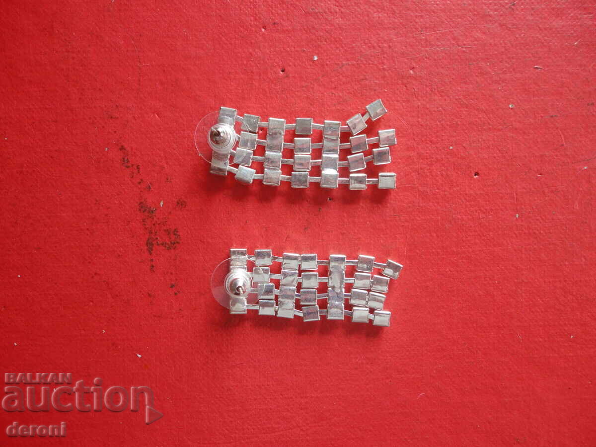 Delivery of Great earrings earrings with stones