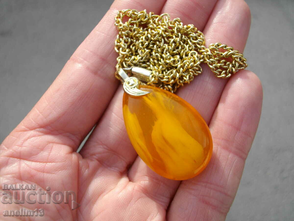 Delivery of OLD NECKLACE NECKLACE PENDANT AMBER Delivery of OLD NECKLACE NECKLACE PENDANT AMBER
