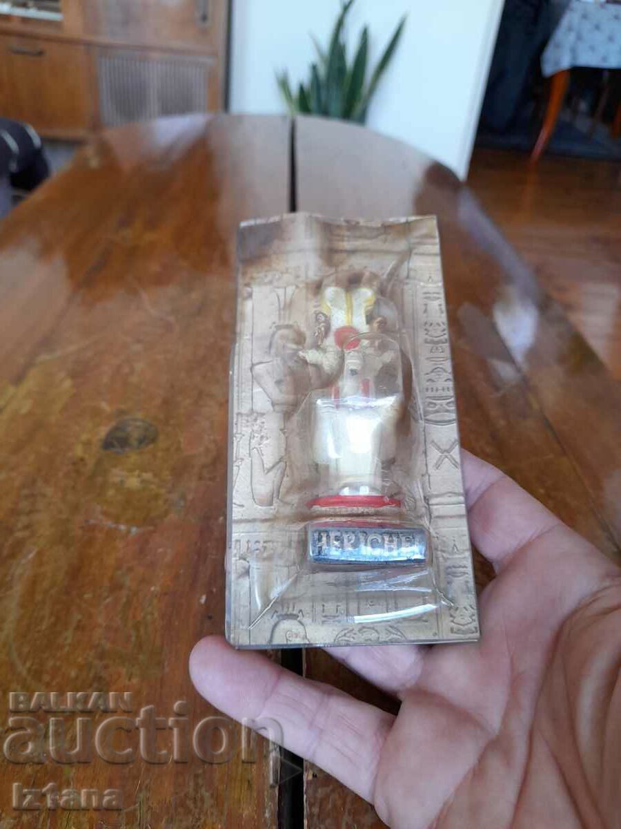 Old figurine, Pharaoh Herichef