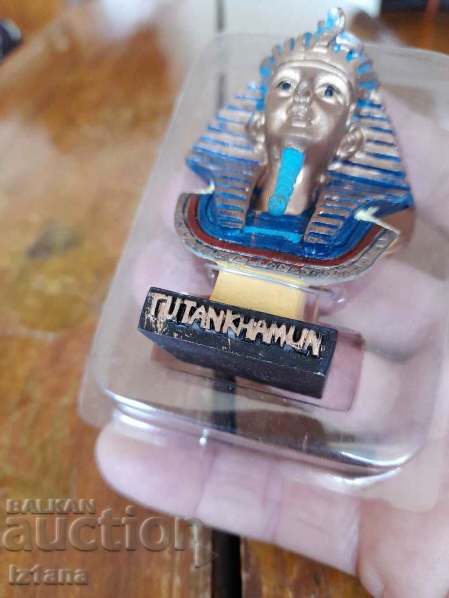 Old figurine, pharaoh Tutankhamun with price 42.00 BGN | € 21.47 Old figurine, pharaoh Tutankhamun with price 42.00 BGN | € 21.47