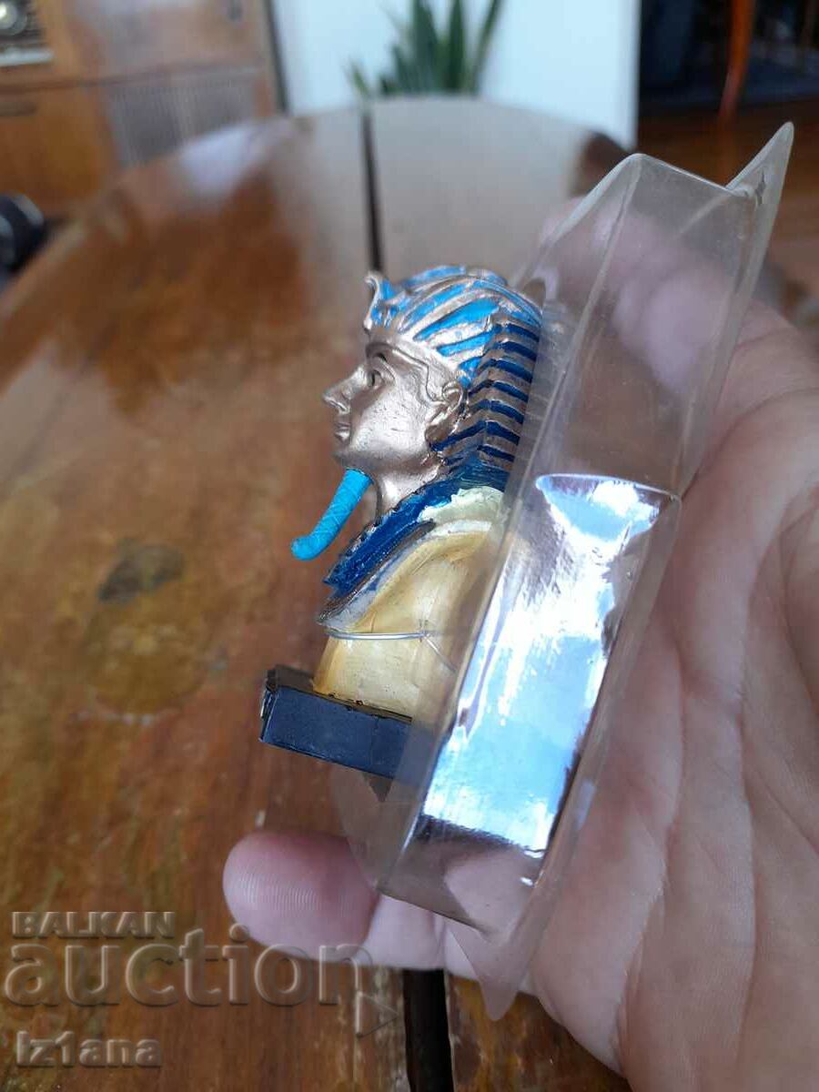 Delivery of Old figurine, pharaoh Tutankhamun Delivery of Old figurine, pharaoh Tutankhamun