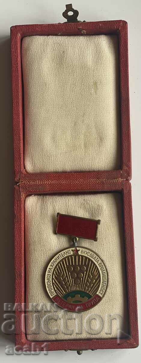 Labor veteran with price 9.99 BGN | € 5.11 Labor veteran with price 9.99 BGN | € 5.11