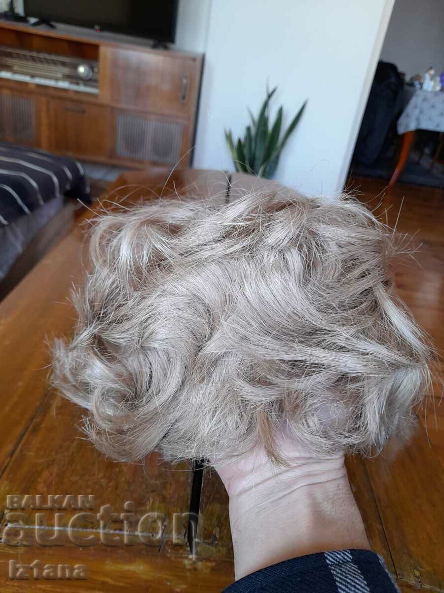 Auction An old wig Auction An old wig