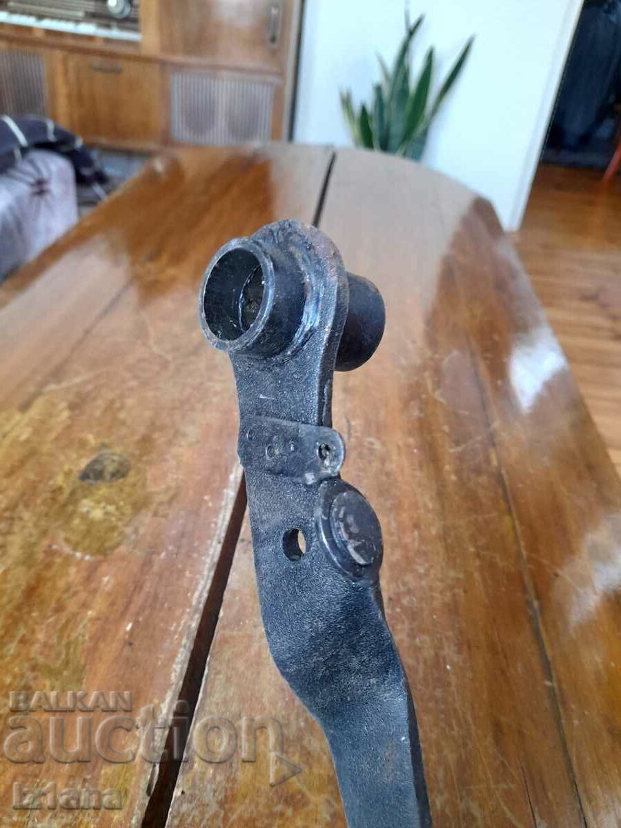 Old brake pedal Lada, VAZ 2107 with price 16.00 BGN | € 8.18 Old brake pedal Lada, VAZ 2107 with price 16.00 BGN | € 8.18