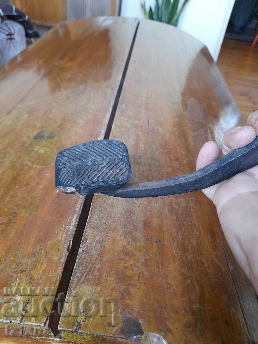 Auction Old brake pedal Lada, VAZ 2107 Auction Old brake pedal Lada, VAZ 2107