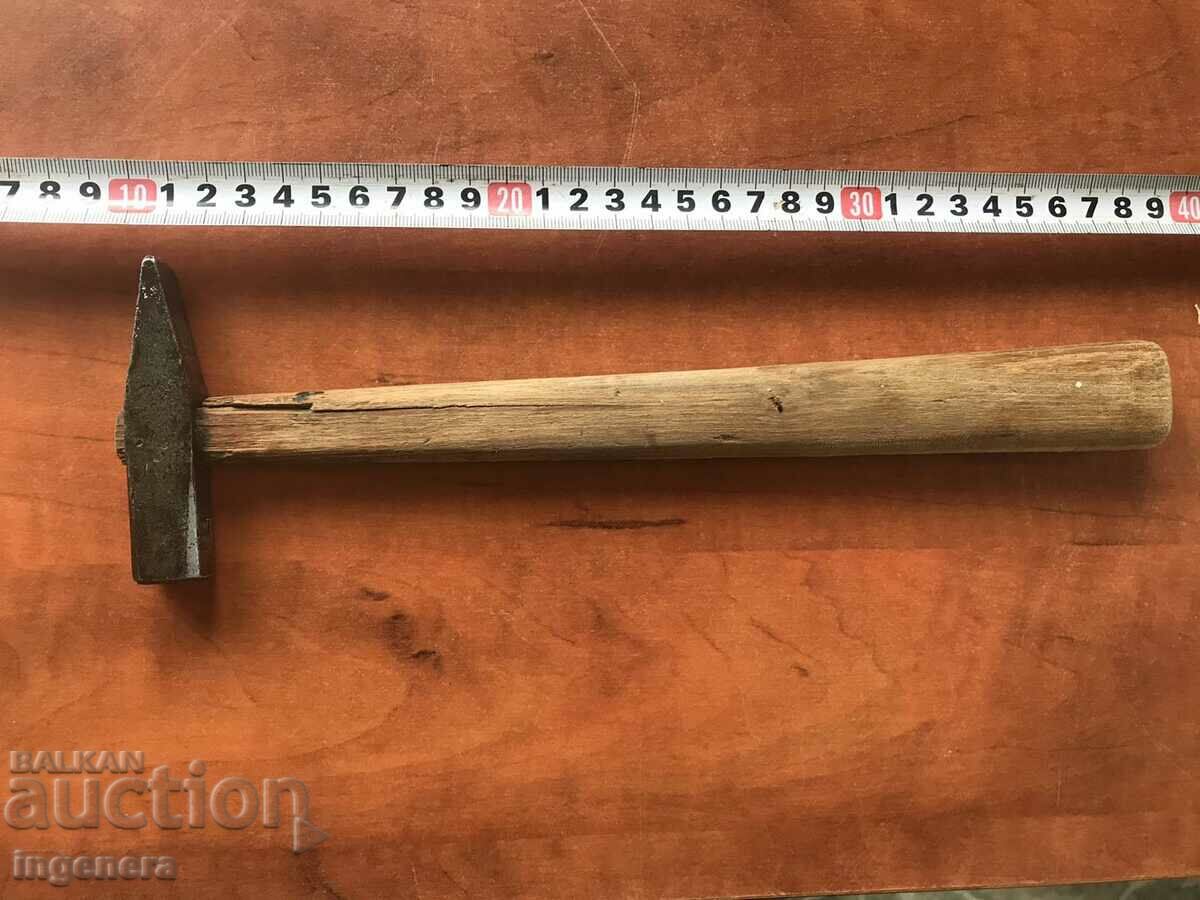 Delivery of HAMMER HAMMER OLD SMALL TOOL-200 GR. WITH HANDLE Delivery of HAMMER HAMMER OLD SMALL TOOL-200 GR. WITH HANDLE