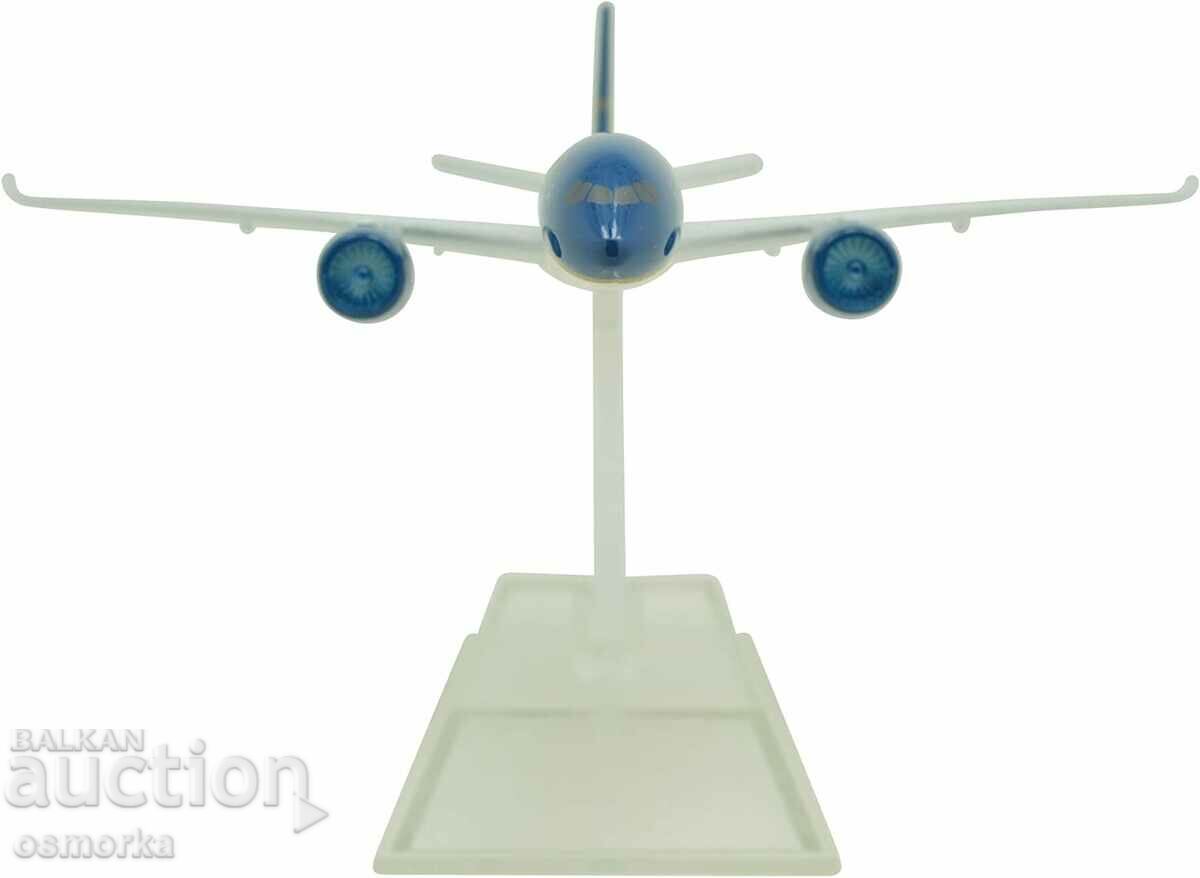 Airbus 350 airplane model model Vietnam metal A350 passenger with price 32.00 BGN | € 16.36 Airbus 350 airplane model model Vietnam metal A350 passenger with price 32.00 BGN | € 16.36