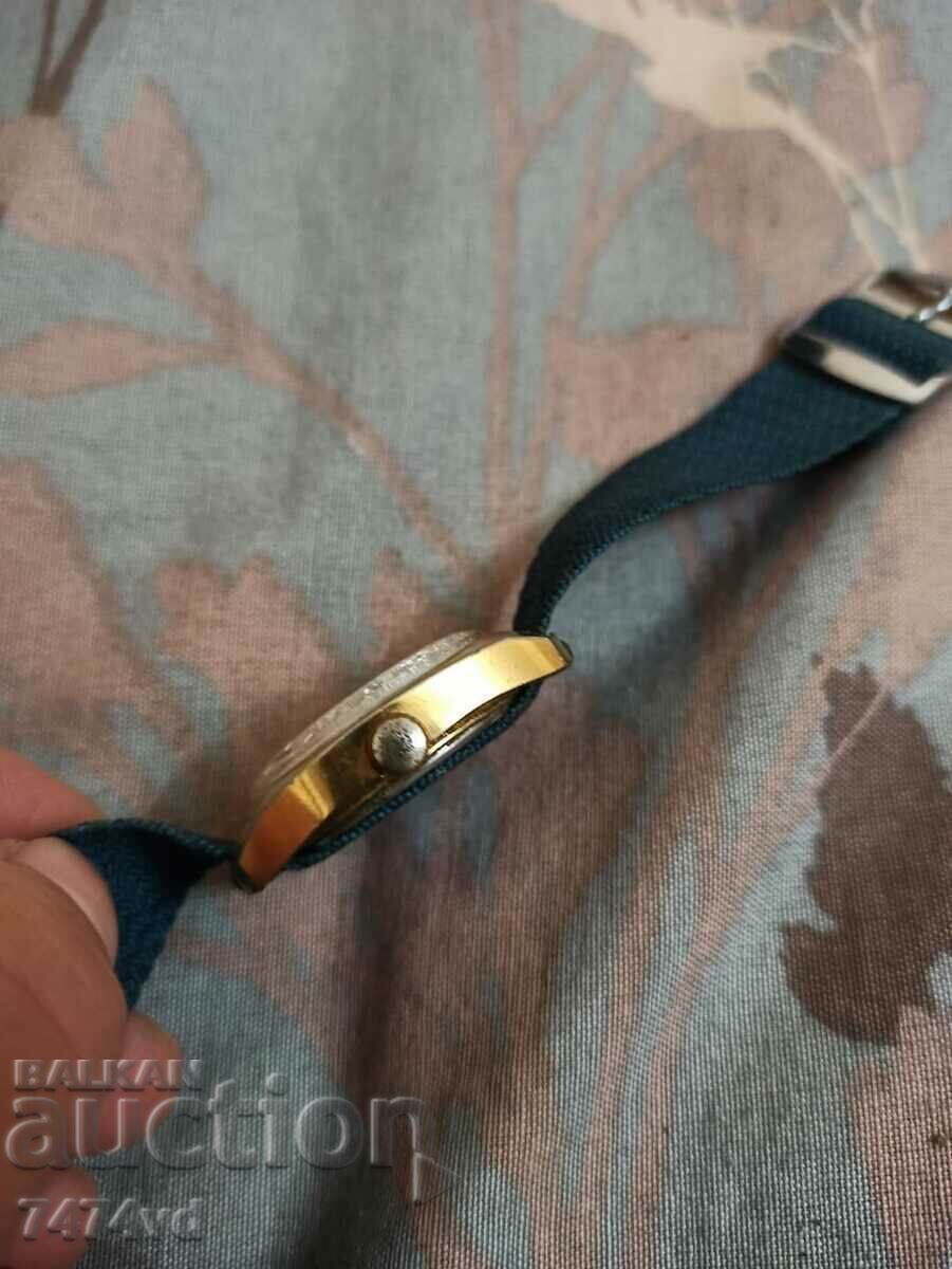 Delivery of Men's old gold-plated watch Pratina 17 stones gold-plated Delivery of Men's old gold-plated watch Pratina 17 stones gold-plated