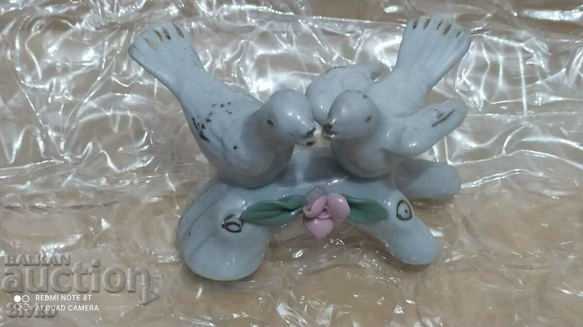 Figure porcelain, pigeons, mark with price 1.99 BGN | € 1.02 Figure porcelain, pigeons, mark with price 1.99 BGN | € 1.02