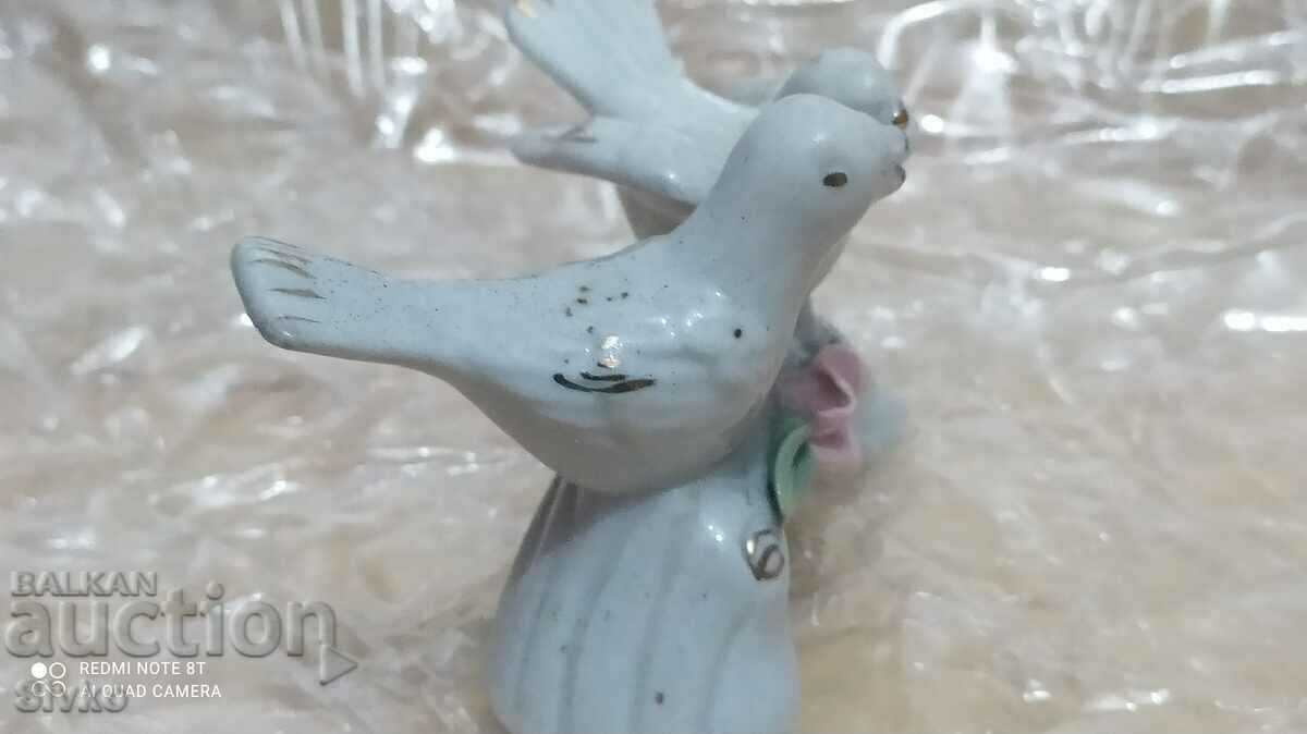 Delivery of Figure porcelain, pigeons, mark Delivery of Figure porcelain, pigeons, mark