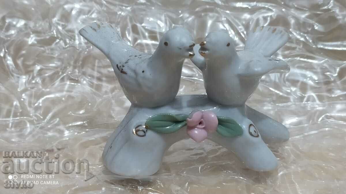 Figure porcelain, pigeons, mark