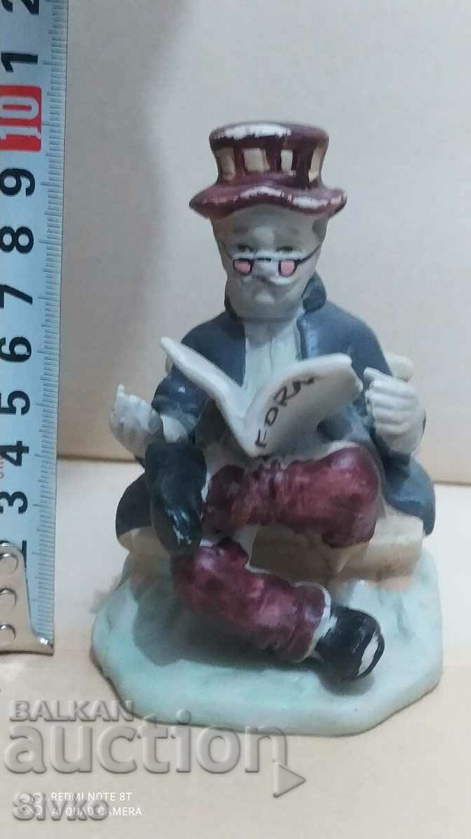 Figure porcelain, reading man, mark with price 14.99 BGN | € 7.66 Figure porcelain, reading man, mark with price 14.99 BGN | € 7.66