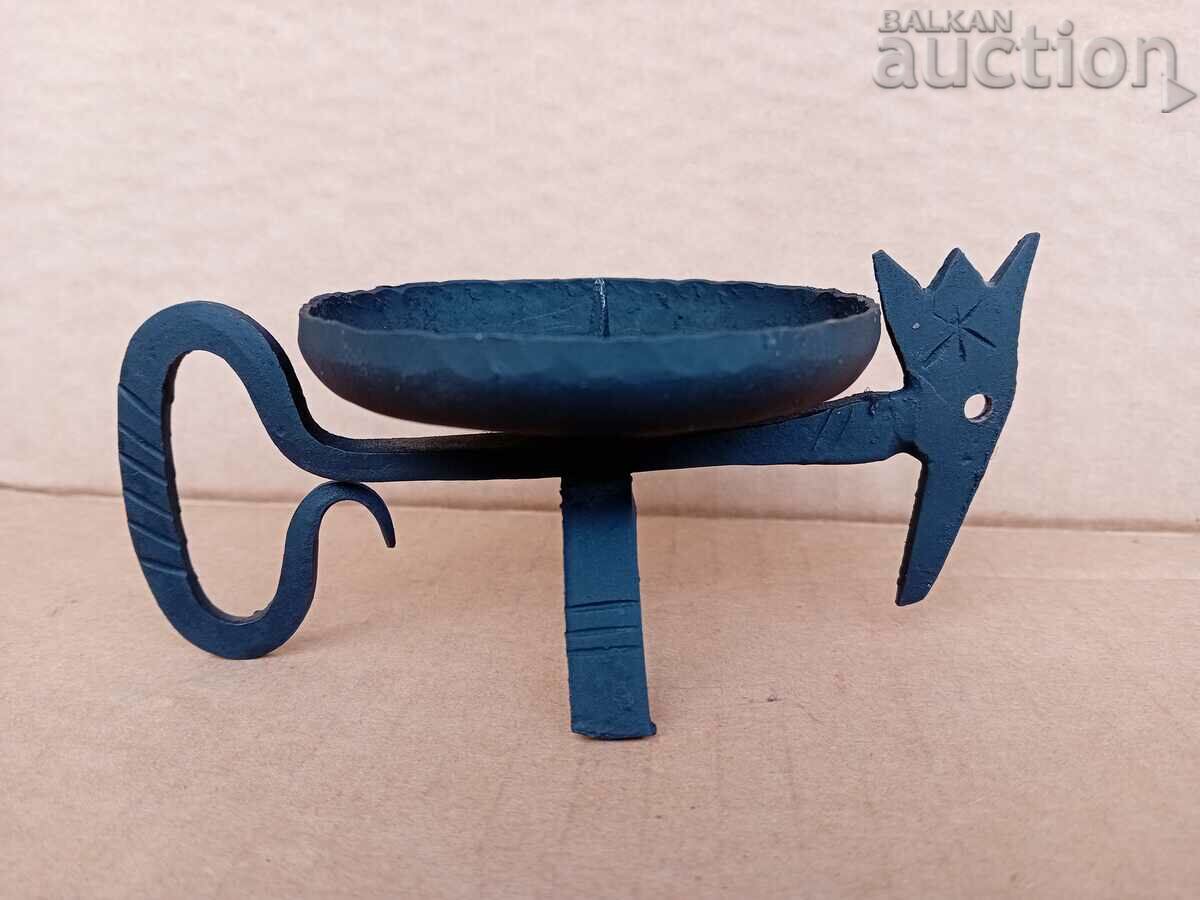 Стар кован свещник светилник кандилабър тип Стара България с цена 31.00 лв. | € 15.85 Стар кован свещник светилник кандилабър тип Стара България с цена 31.00 лв. | € 15.85