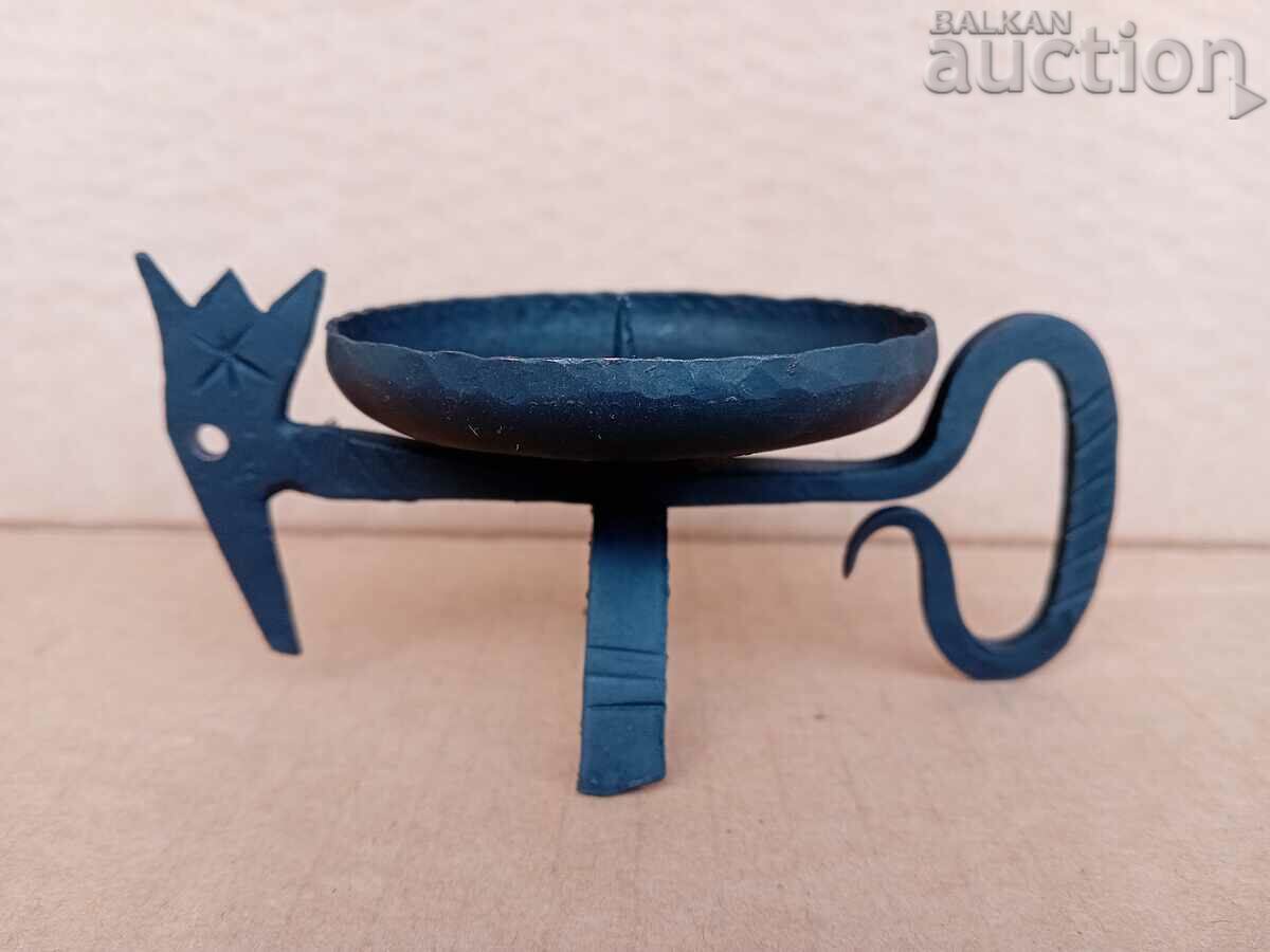 Аукцион Стар кован свещник светилник кандилабър тип Стара България Аукцион Стар кован свещник светилник кандилабър тип Стара България