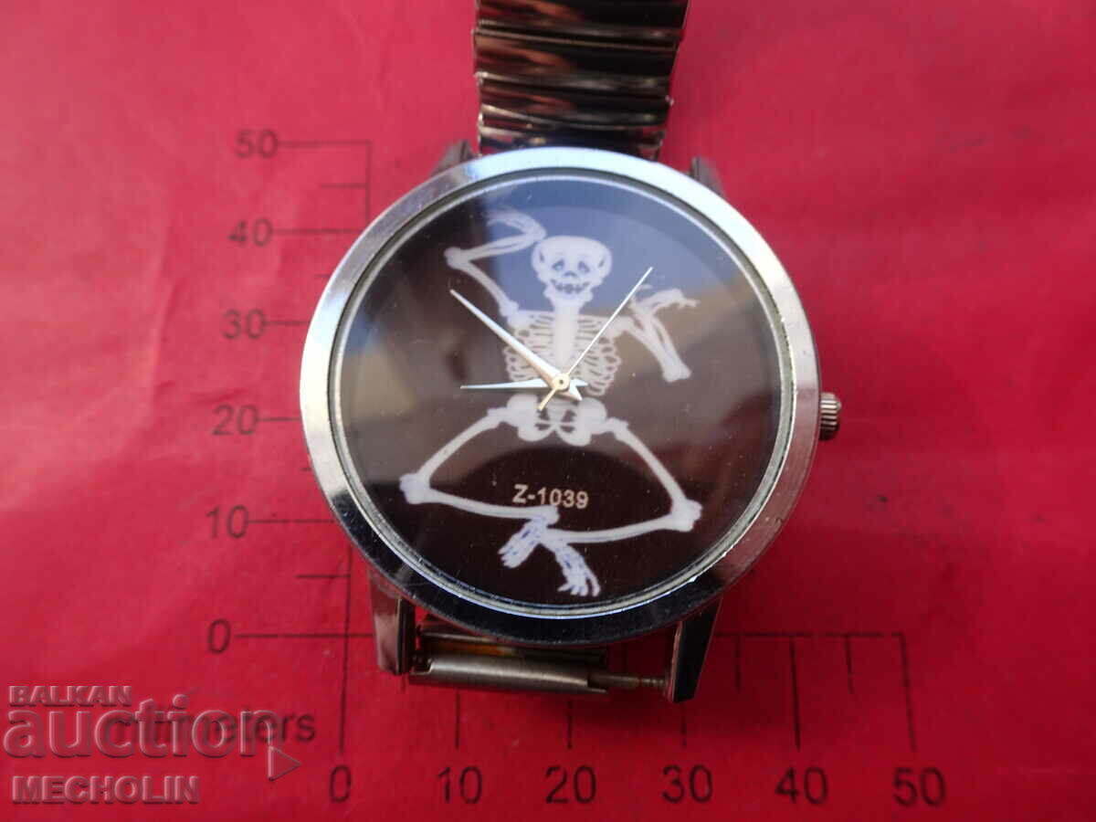 QUARTZ WATCH 21 with price 20.00 BGN | € 10.23 QUARTZ WATCH 21 with price 20.00 BGN | € 10.23