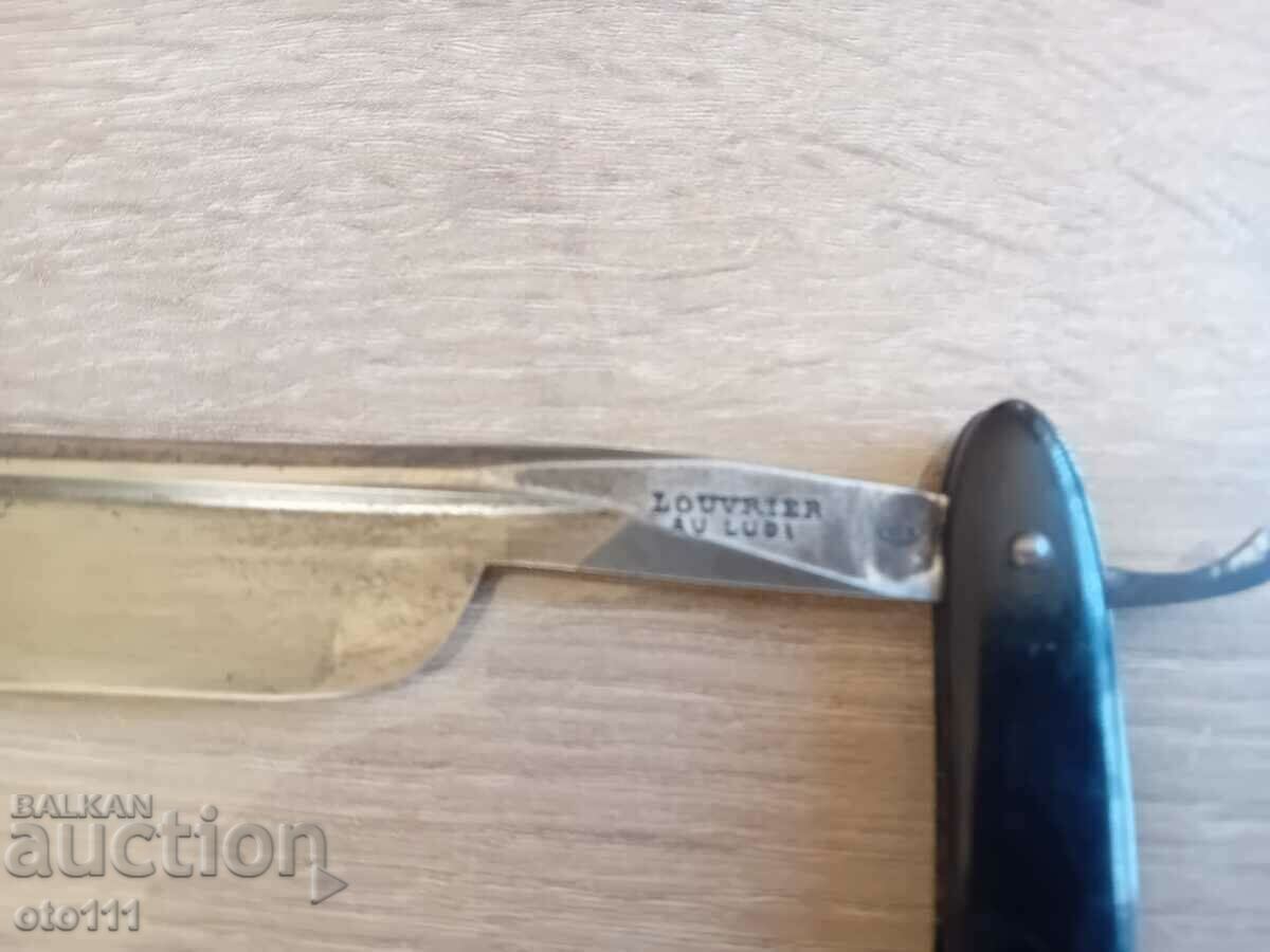 Delivery of AN OLD SHAVER Delivery of AN OLD SHAVER