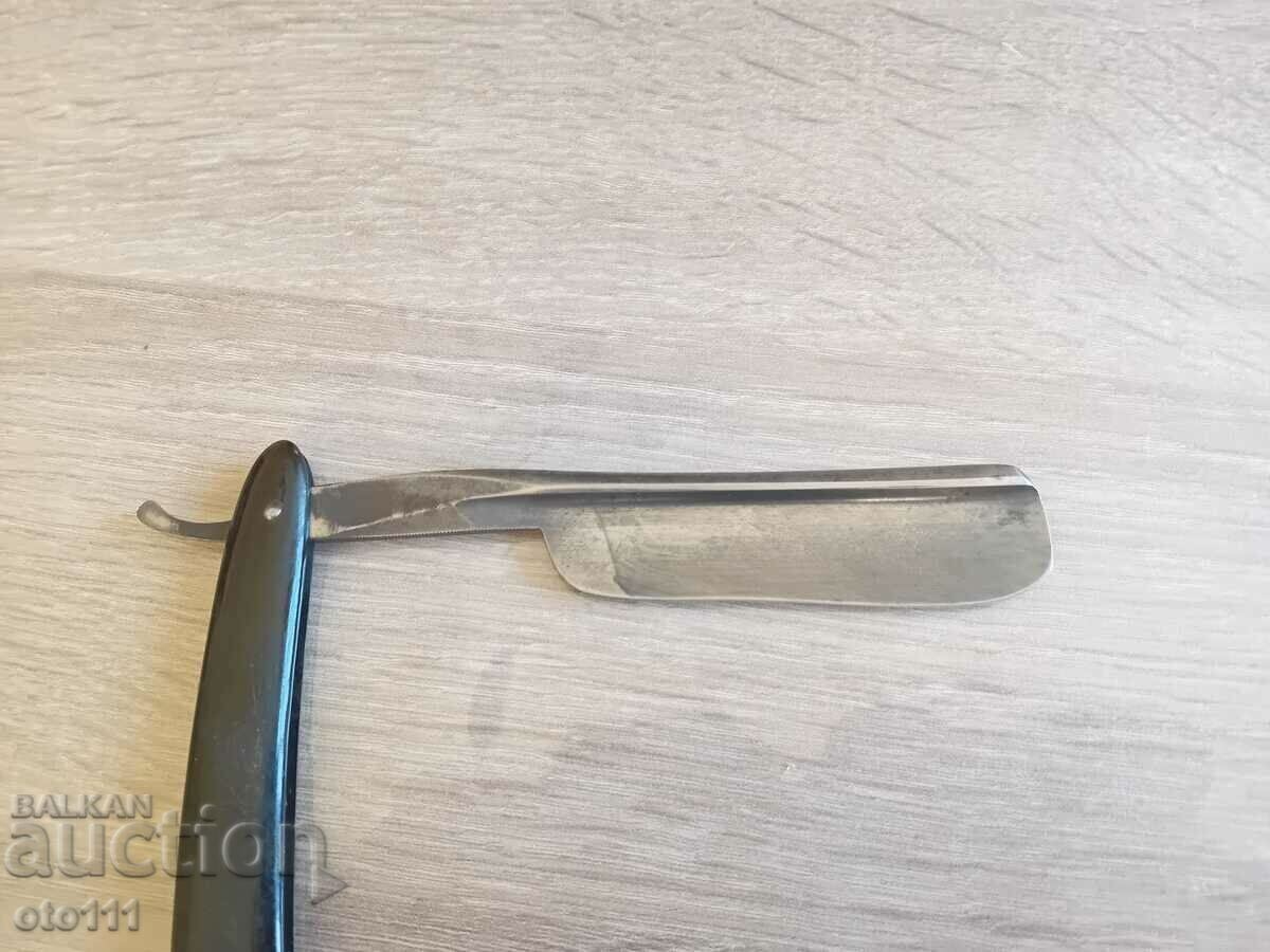 UN BĂRIERIT VECHI - 5 UN BĂRIERIT VECHI - 5