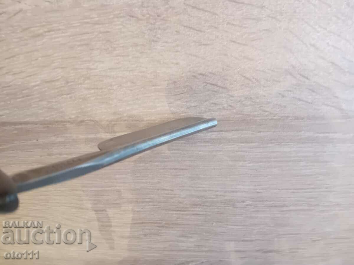 AN OLD SHAVER - 7 AN OLD SHAVER - 7