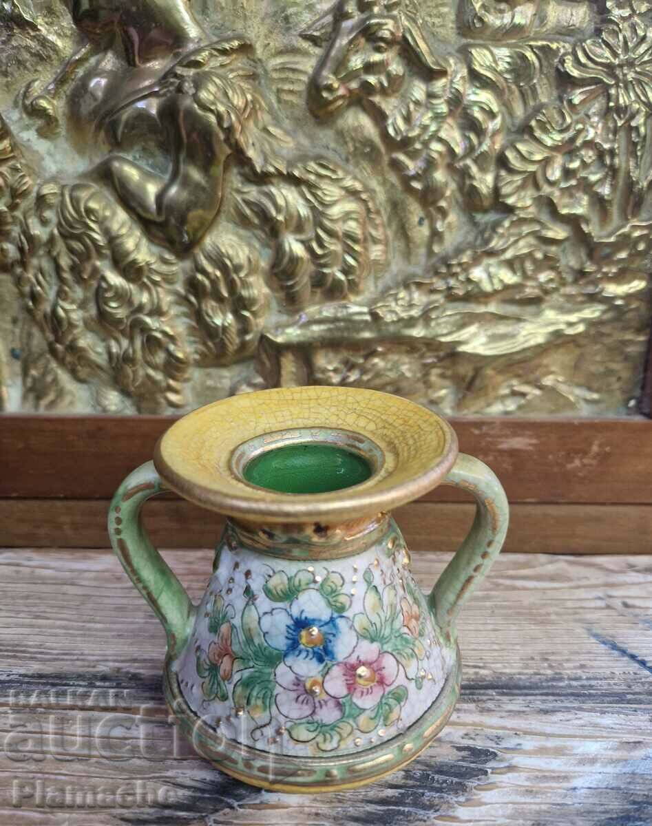 A beautiful G.Deruta vase