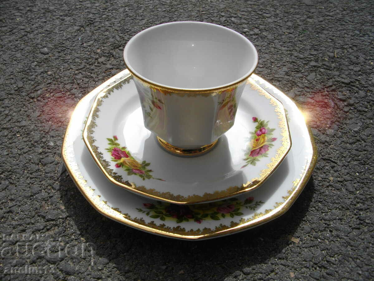 Delivery of BEAUTIFUL PORCELAIN MUG AND SAUCER FOR TEA OR COFFEE Delivery of BEAUTIFUL PORCELAIN MUG AND SAUCER FOR TEA OR COFFEE