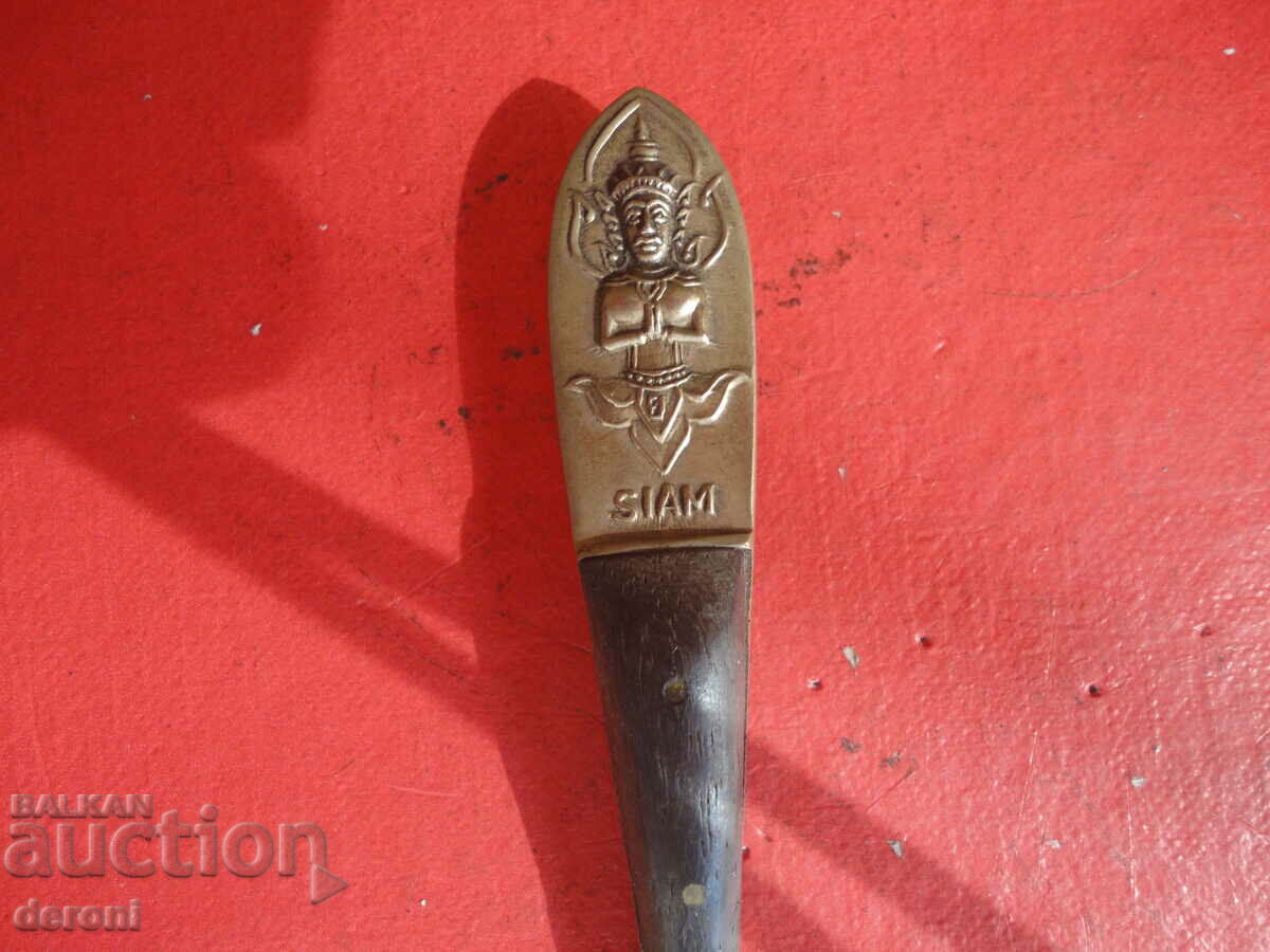 Siam bronze knife with price 10.00 BGN | € 5.11 Siam bronze knife with price 10.00 BGN | € 5.11
