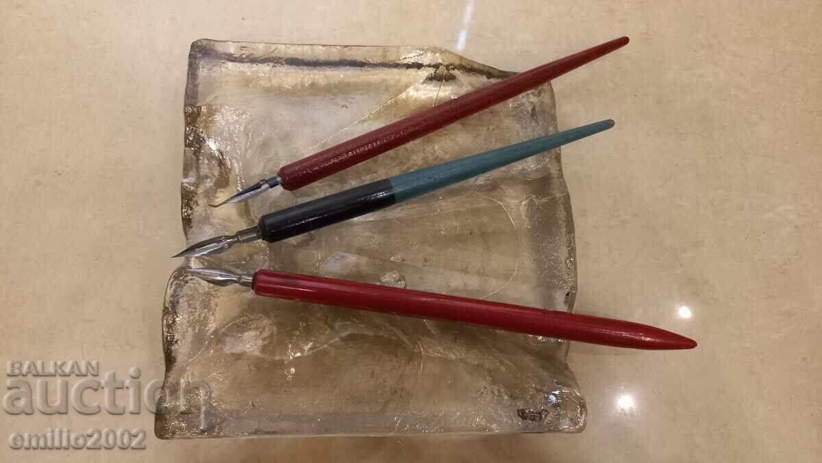 Suport stilou din sticlă pentru hârtie cu preț 24.00 BGN | € 12.27