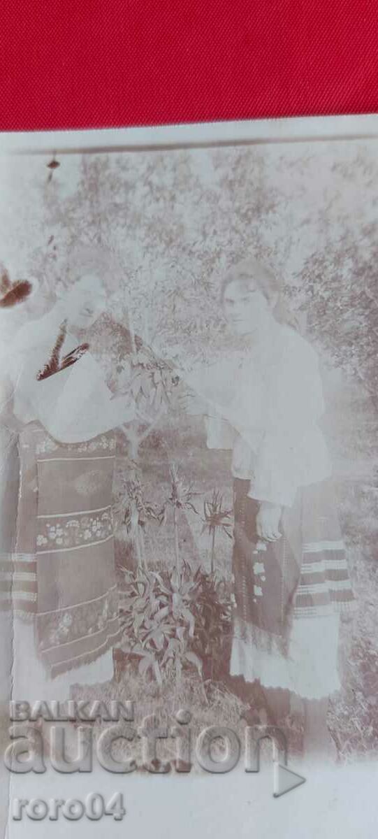 Delivery of GIRLS - COSTUMES - WW I Delivery of GIRLS - COSTUMES - WW I