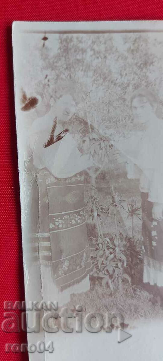 GIRLS - COSTUMES - WW I - 6 GIRLS - COSTUMES - WW I - 6