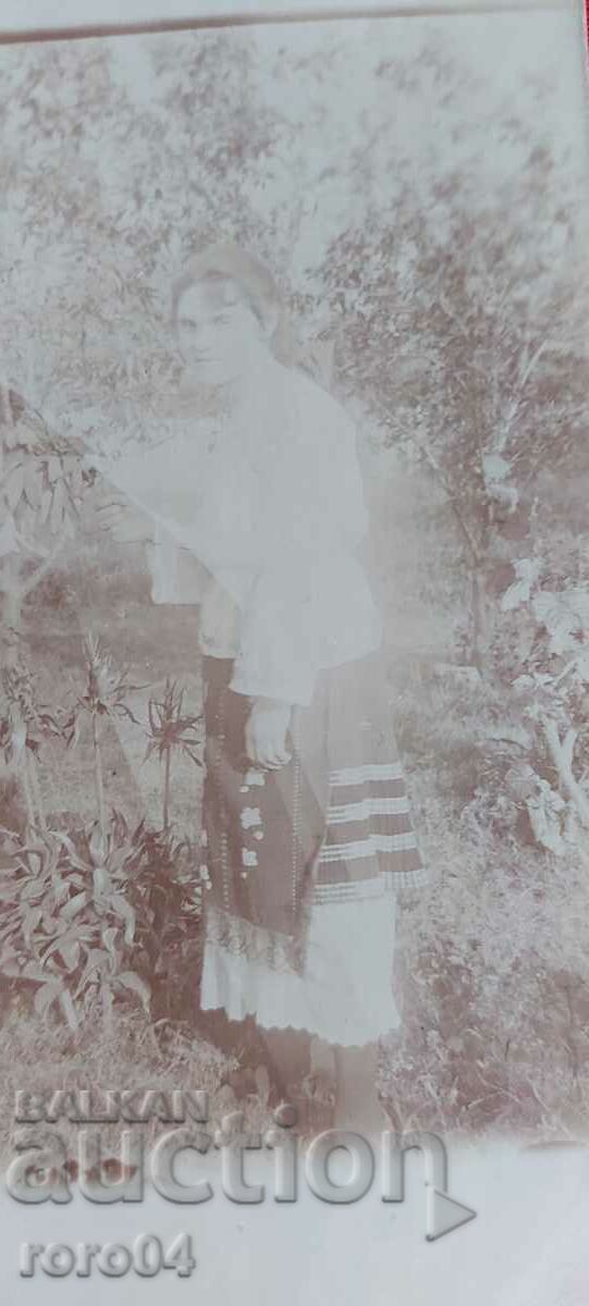 GIRLS - COSTUMES - WW I - 7 GIRLS - COSTUMES - WW I - 7