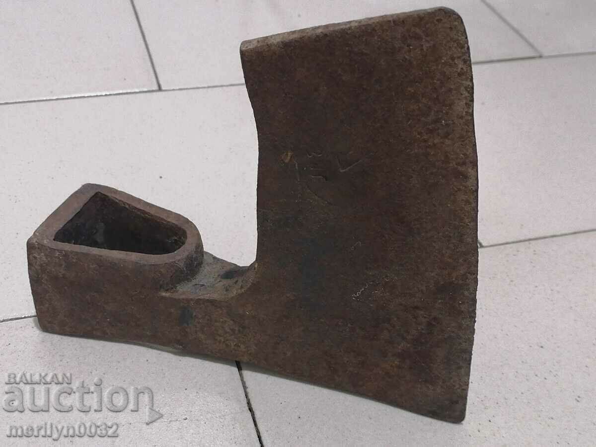 Delivery of Old ax ax tool wrought iron Delivery of Old ax ax tool wrought iron