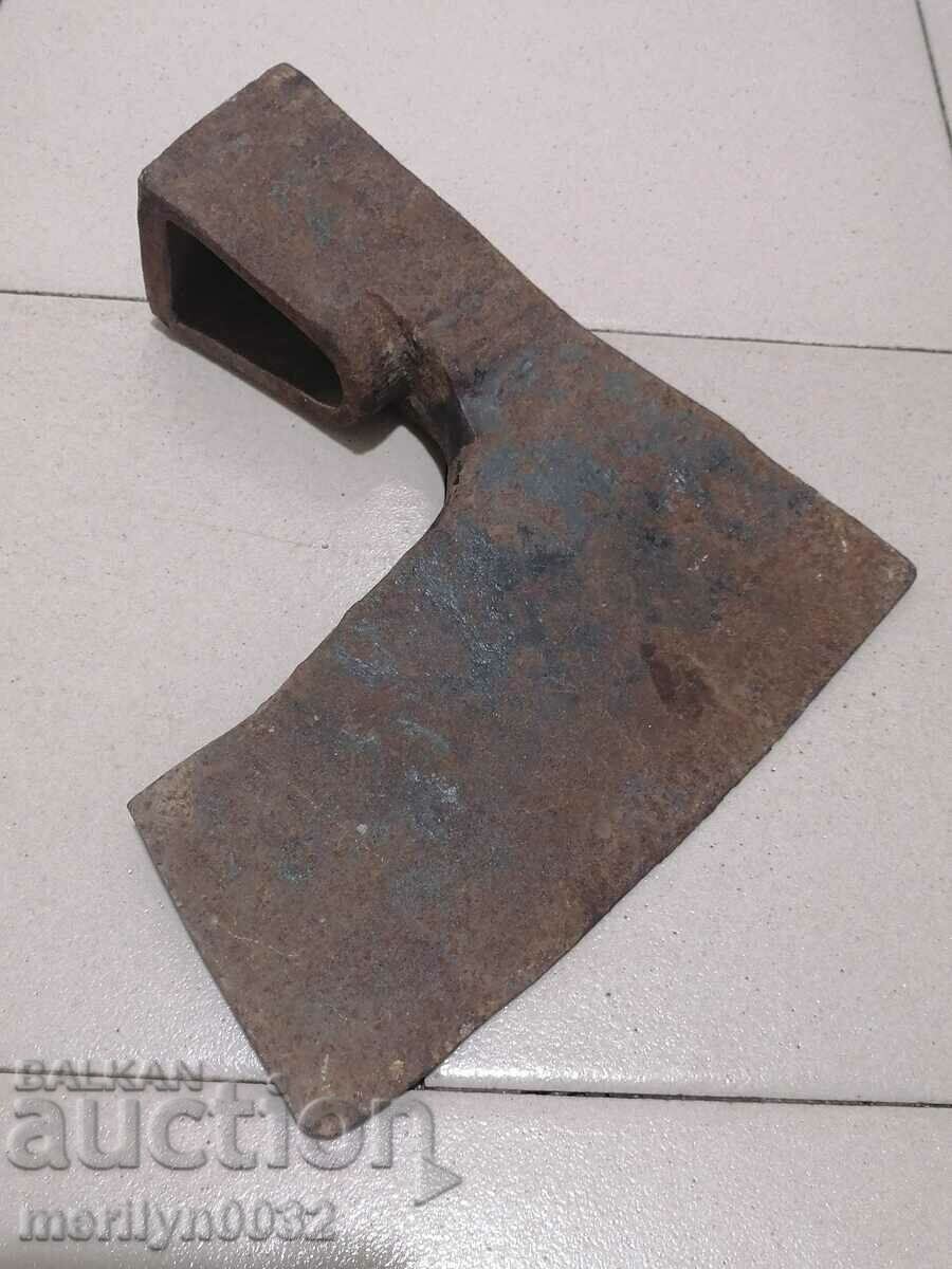 Παλιό εργαλείο τσεκούρι σφυρήλατο σίδερο
