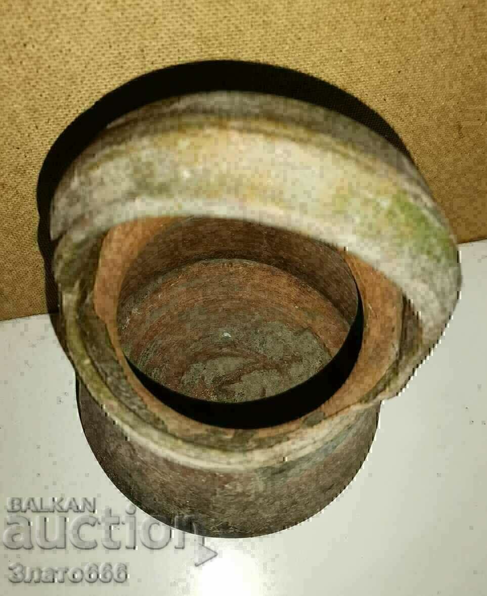 Auction A very old clay pot Auction A very old clay pot