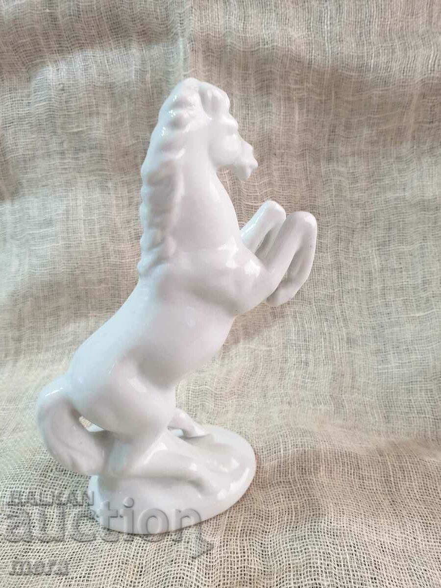 Δημοπρασία Μια όμορφη πορσελάνινη φιγούρα αλόγου Δημοπρασία Μια όμορφη πορσελάνινη φιγούρα αλόγου